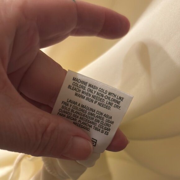 Elegant Cream Sleeveless Top - Picture 6 of 6